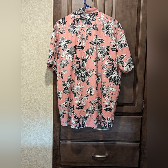 Good threads poplin 100% cotton Hawaiian shirt. Short sleeves. unisex. Pink. - Picture 5 of 7